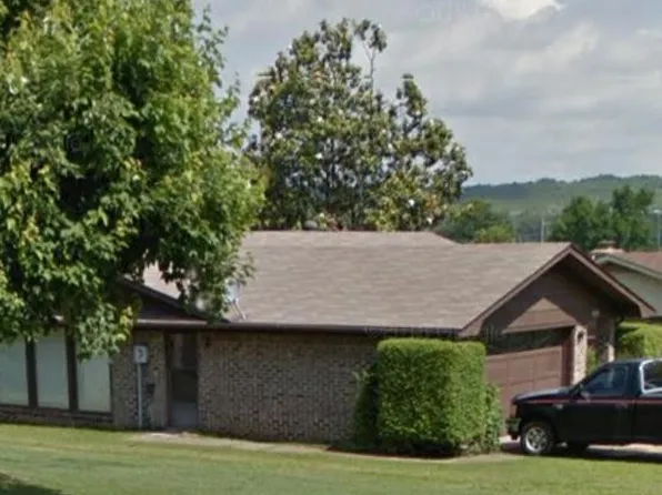 301 N 27th St, Ozark, AR 72949