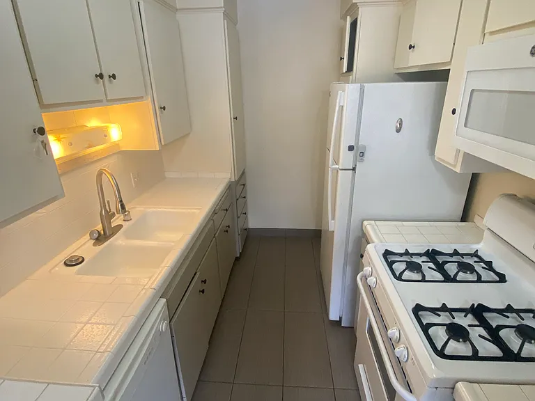 10550 Rose Ave #2 — Photo 7