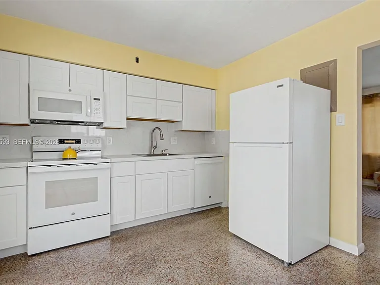 616 NW 3rd Ct — Photo 11