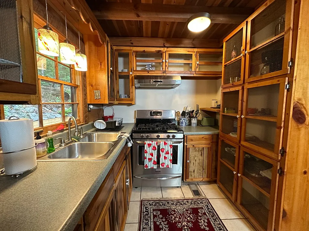 2 bed, $1,800 — Photo 3