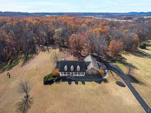 4th image of 1422 Hidden Oaks Ln