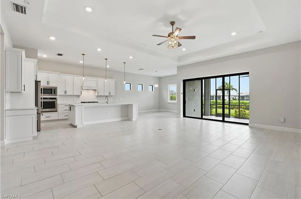 3 bed, 3.0 bath, 2511 sqft, $4,400 — Photo 2