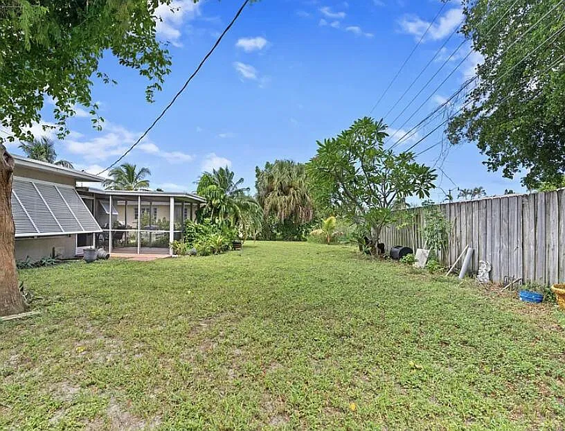 3 bed, 2.0 bath, 1399 sqft, $3,200 — Photo 3