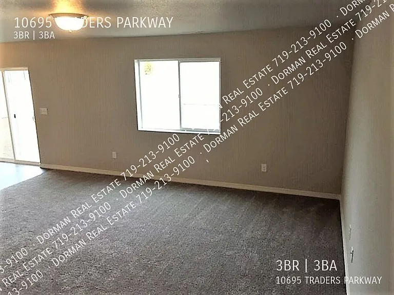 10695 Traders Pkwy — Photo 6