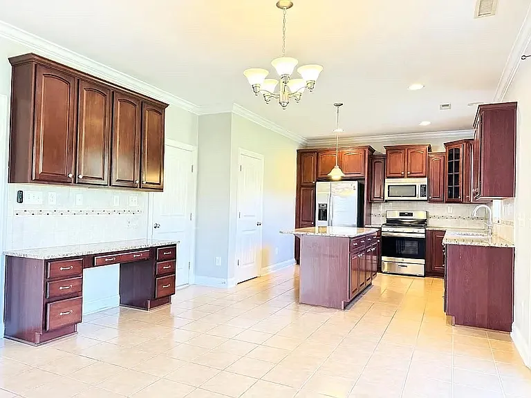 Study/work nook in the kitchen if you want to multitask