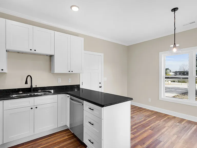 136 Macdonald Blvd — Photo 6