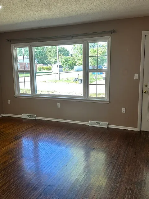 3 bed, 1404 sqft, $1,150 — Photo 2