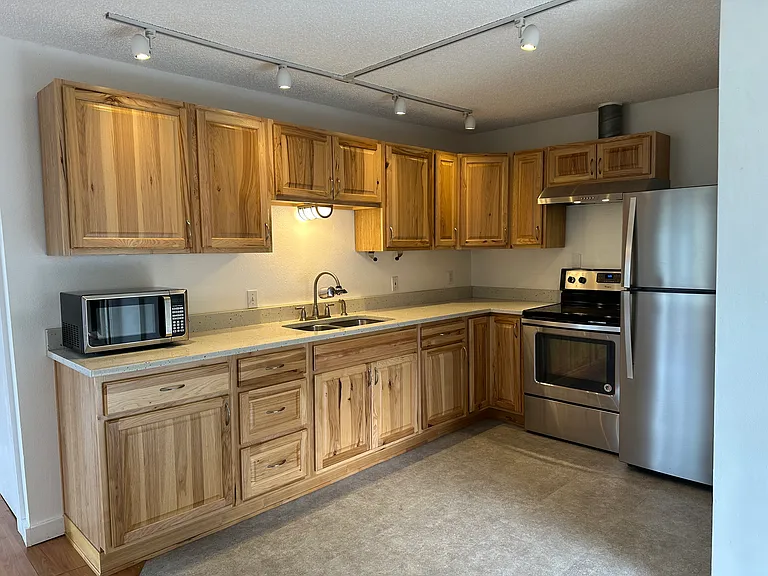 435 N Oak St #2 — Photo 7