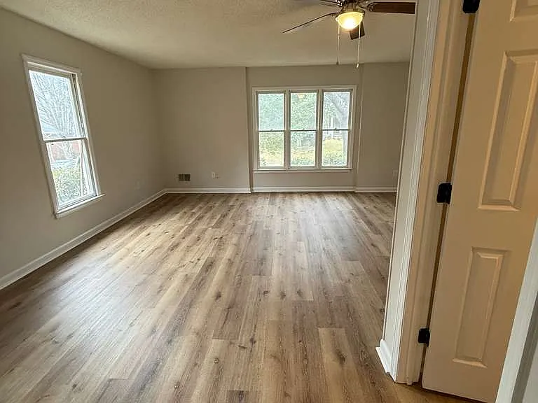 201 Willowood Pkwy — Photo 15