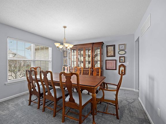 5th image of 32 Annebriar Dr