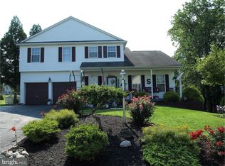 70 Lois Ln, Gilbertsville, PA 19525