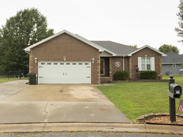 737 J Robert Cir, Lebanon, MO 65536