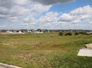 821 Cobblestone Loop SW, Mandan, ND 58554