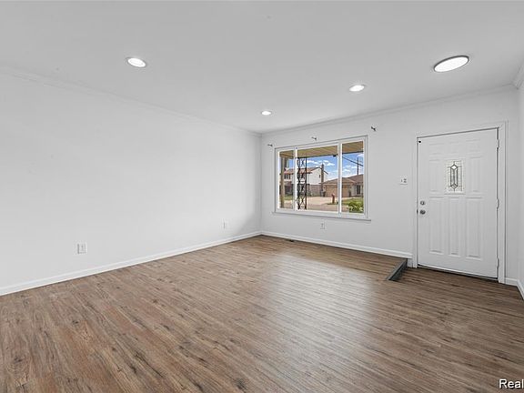 5th image of 4051 Dickson Dr