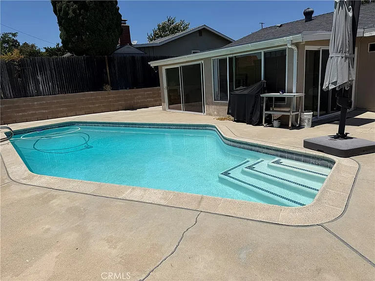 910 Orangewood Dr — Photo 1
