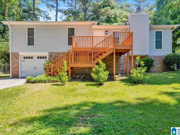 107 Yvonne Cir, Trussville, AL 35173