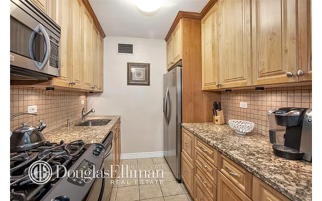 Sold by Douglas Elliman | media 25