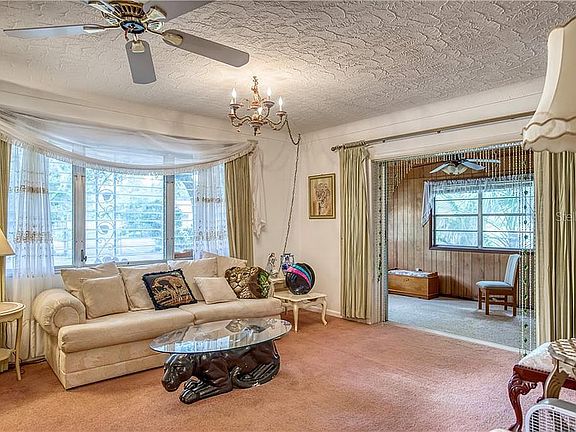 5th image of 1024 Stoeber Ave
