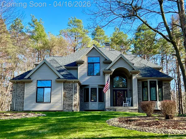 1320 Pine Dr, Ortonville, MI 48462