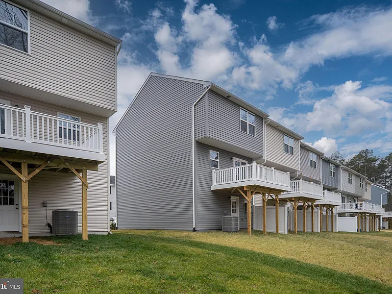 7263 Congressional Cir — Photo 42