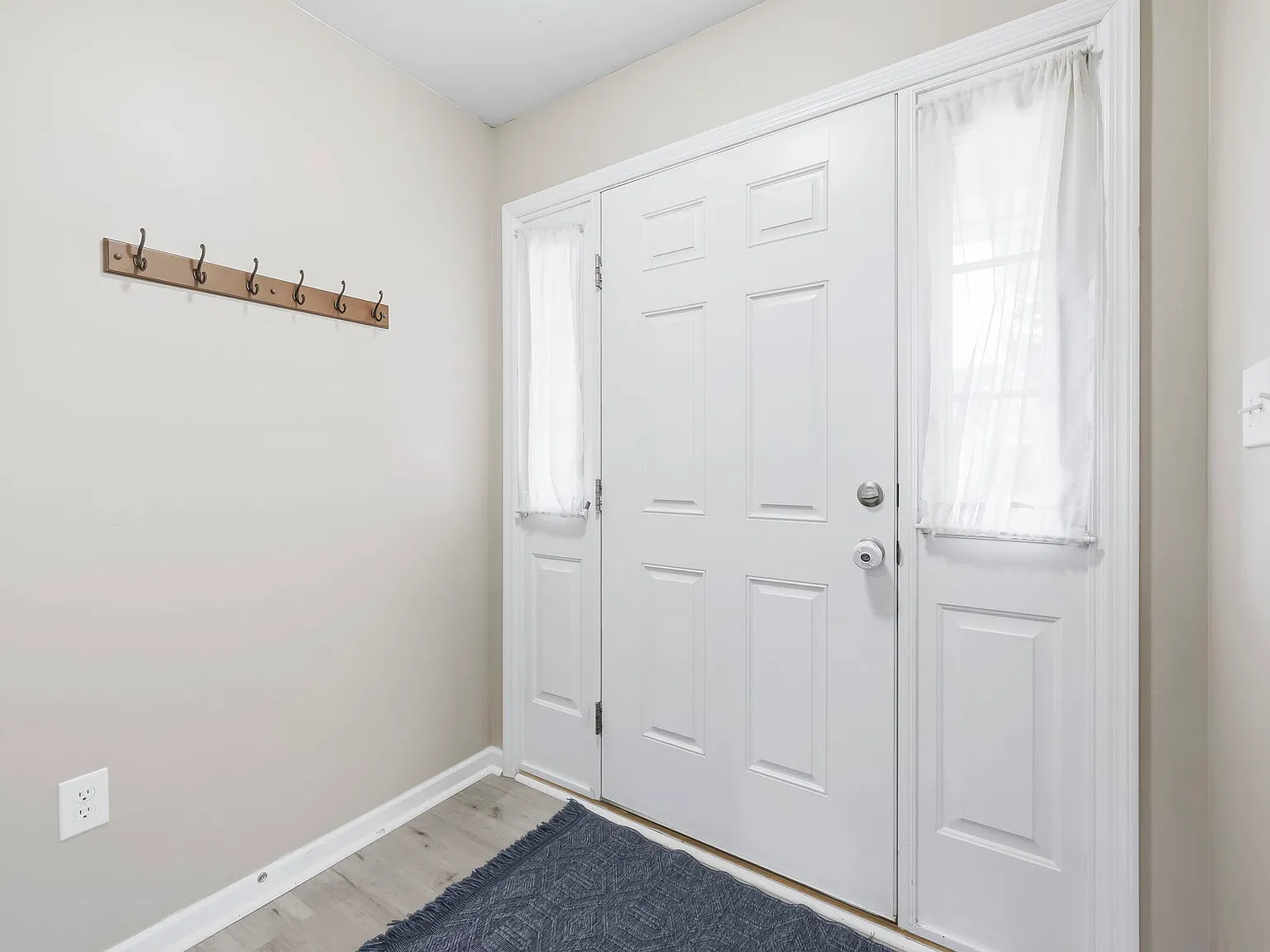 3 bed, 1400 sqft, $2,350 — Photo 4