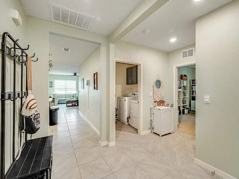 1075 Trinity St — Photo 6