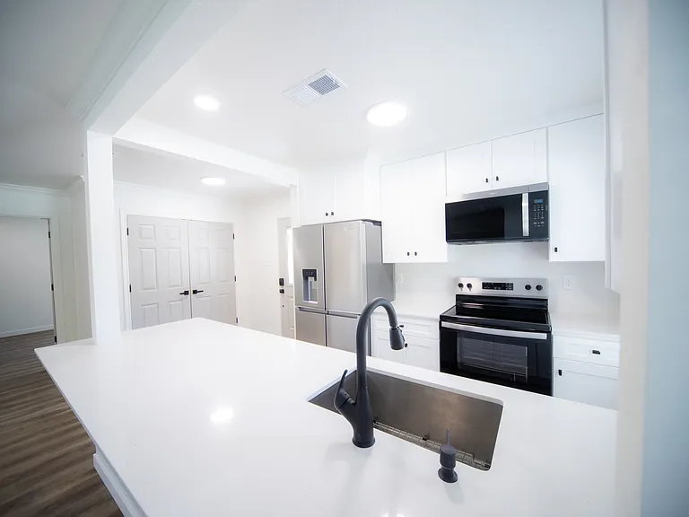 3235 S University Dr — Photo 7