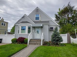 77 Francis Ct, Elmont, NY 11003