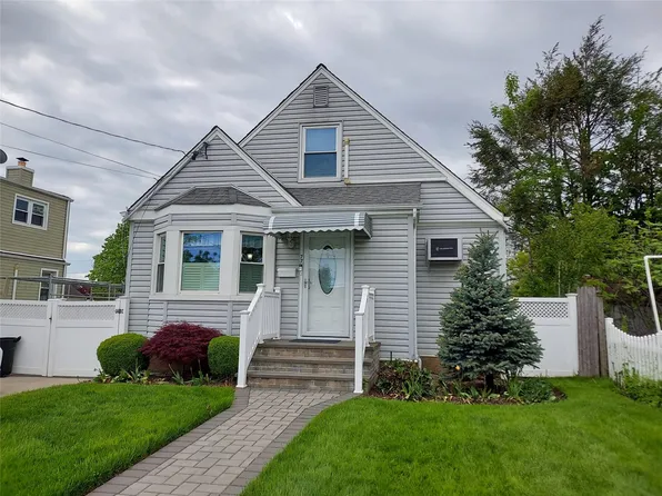 77 Francis Court, Elmont, NY 11003