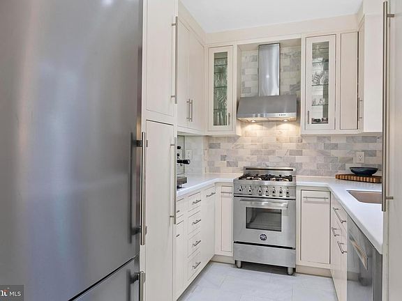 5th image of 3363 Martha Custis Dr