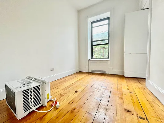 Rented by HOLTON REAL ESTATE INC. | media 16