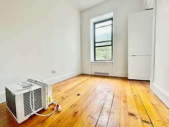 Rented by HOLTON REAL ESTATE INC.