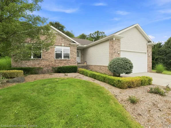 3059 Wexford Cir, Port Huron, MI 48060