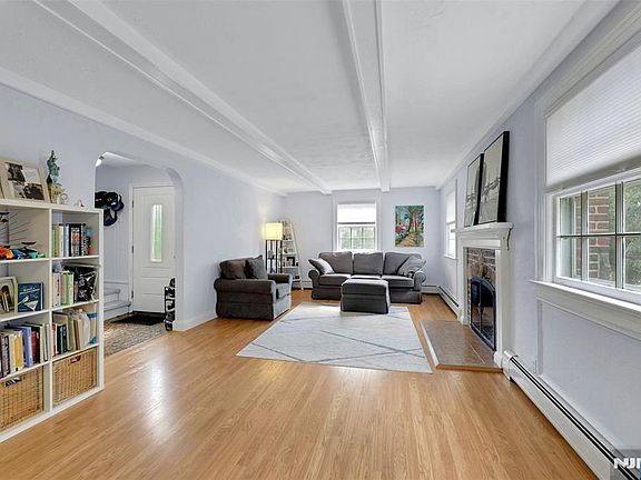 5th image of 1280 Sussex Rd