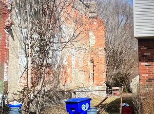 2713 Howard St, Saint Louis, MO 63106