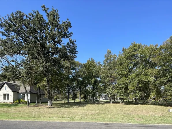 247 Saint Andrews Dr E, Mabank, TX 75156