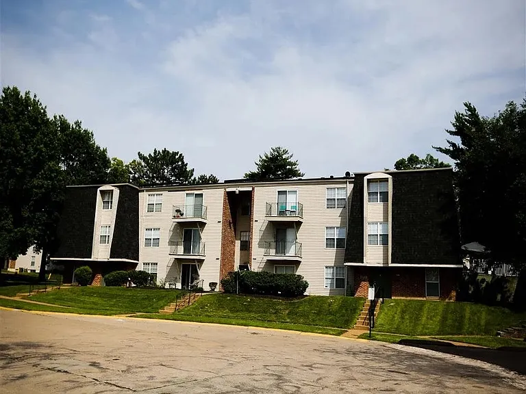 Whispering Lake Apartments — Photo 9