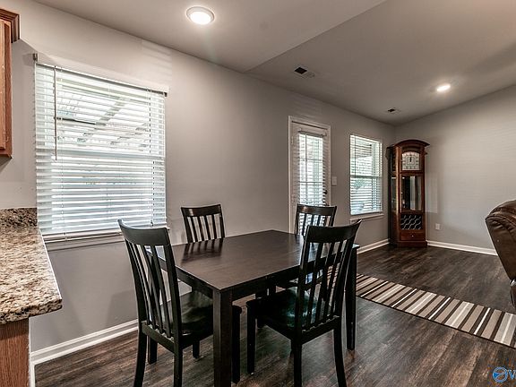 5th image of 216 Silverwood Ln