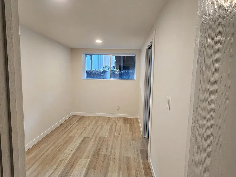 9735 Woodlawn Ave N #B — Photo 8