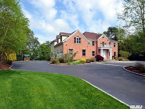 2nd image of 1 Hillcrest Ln