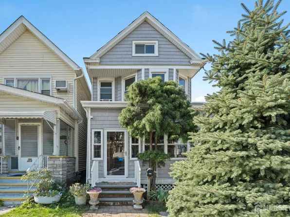 461 Lawrie St, Perth Amboy, NJ 08861