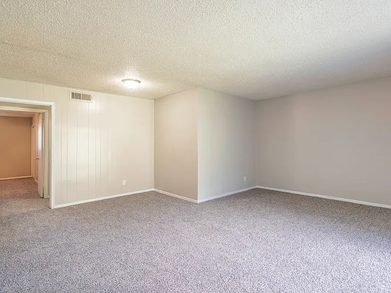 Sunset Grove Apartments — Photo 6
