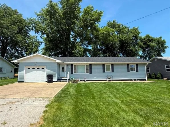 337 E 1st St, Ramsey, IL 62080