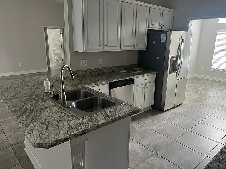 216 Heritage Park Ln — Photo 2