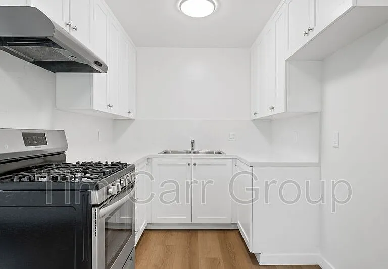 121 E Bay St #D — Photo 12