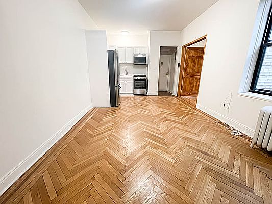 3rd image of 214 W 96th St APT 6H