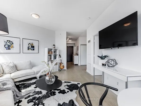 120 Bayview Ave, Toronto, ON