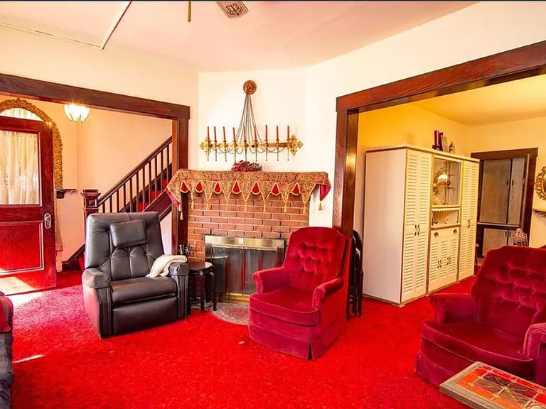 255 Lawton Ave — Photo 4
