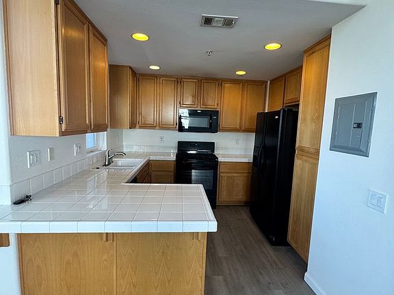 5th image of 730-734 Broadway #8