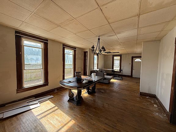 5th image of 227 N Hickory St